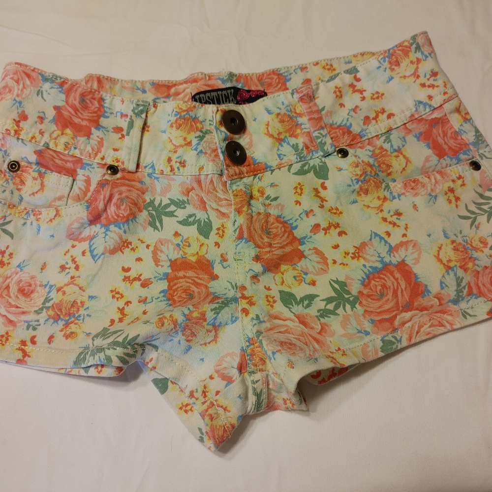 Lipstick Shortie Shorts